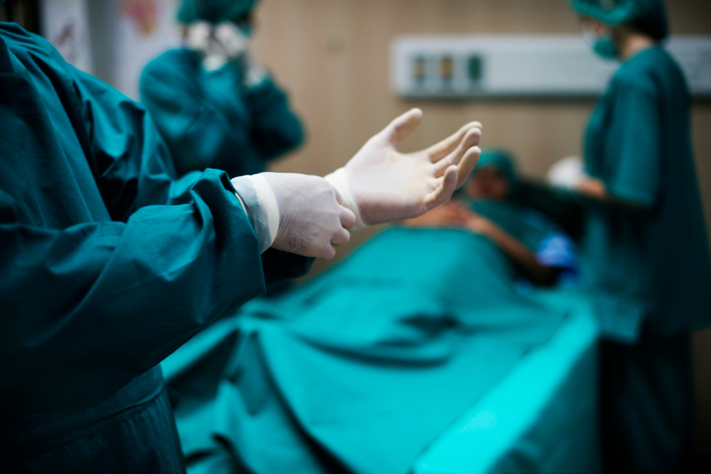 doctors-preparing-operation doctors-preparing-operation